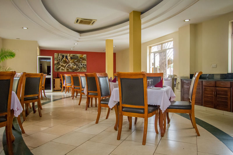 City Royal Resort Hotel Kyambogo  Exterior photo